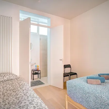 The Bright Stone Lodge. Heart Of * Antwerpen